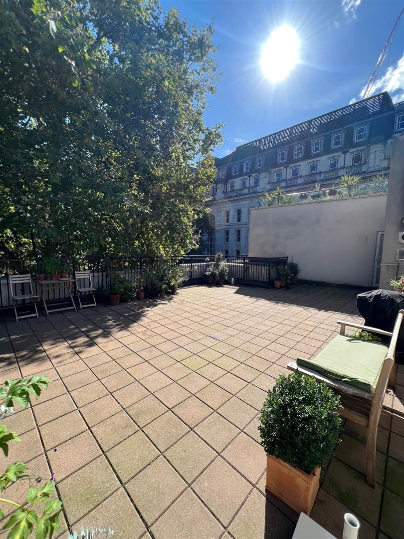 1 bed property in Little Britain, London
